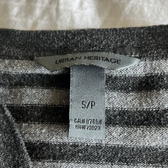 Striped Oversized Cardigan - Picture 3 of 3